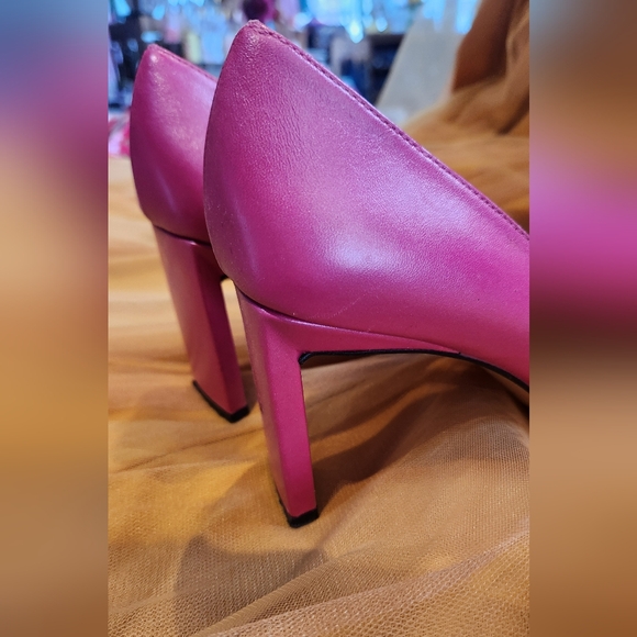 Anne Klein Metallic Pink Heels - Picture 6 of 7